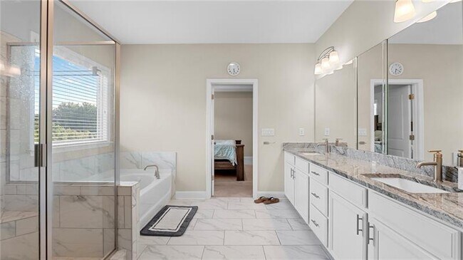 Building Photo - 3860 Oxford Park Ln