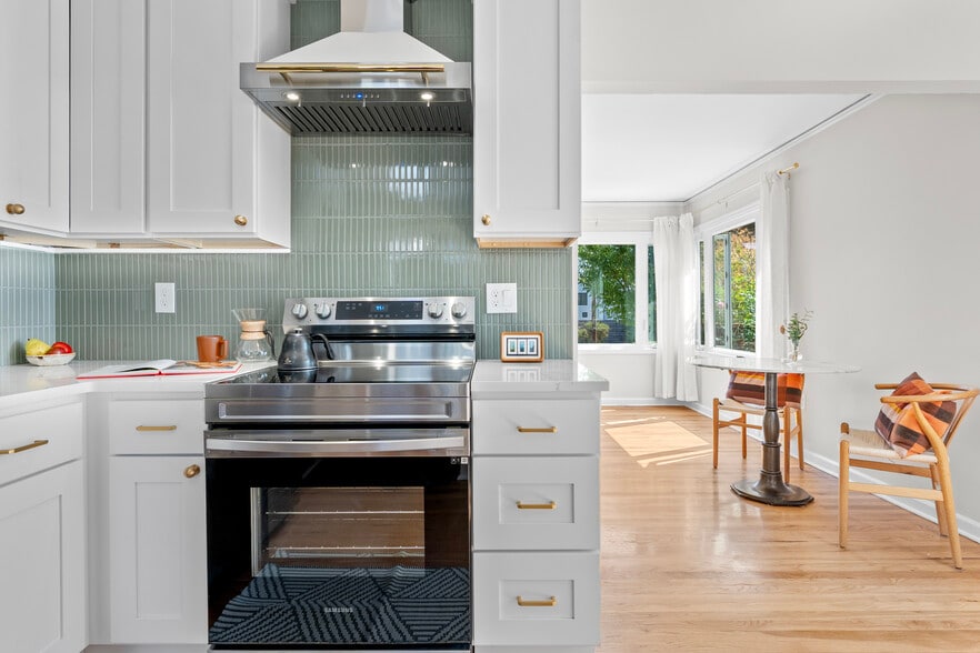 Kitchen - 5263 NE 32nd Pl