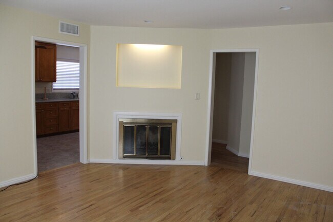 Building Photo - Coming Soon! 3/2 Single-Story Home for Lea...