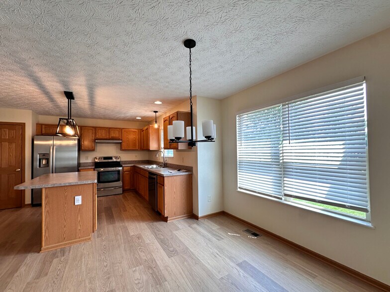 Building Photo - 1553 Grove Hill Dr