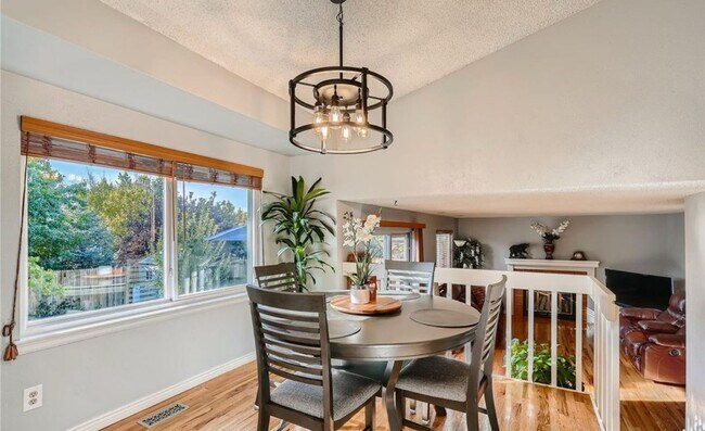 Building Photo - Incredible Tri-level home in Cherry Creek ...