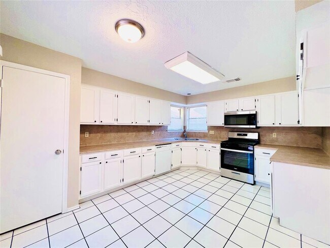 Building Photo - 18418 Arbormont Dr