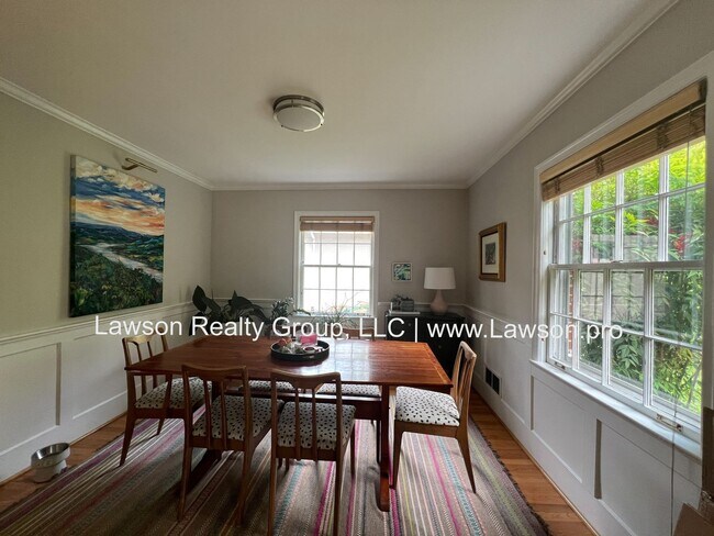 Building Photo - Lovely 4 Bedroom 3 Bath Home in South Roanoke