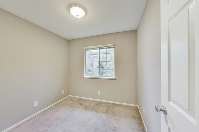 Building Photo - 1805 Sausal St