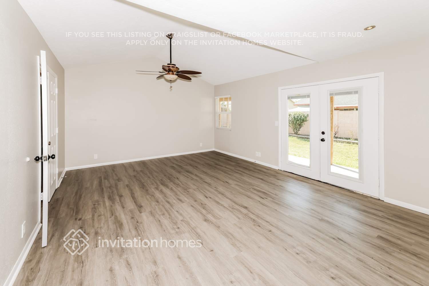 Building Photo - 7125 W Laurel Ln