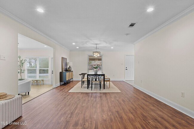 Building Photo - Beautifully Remodeled Home in Historic Gulf Hills, Golf Course Community!