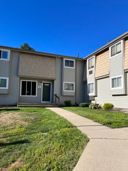 Primary Photo - 12 Carillon Dr