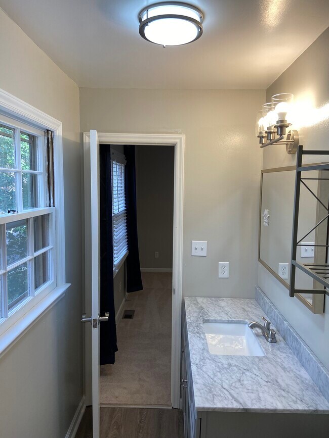 Building Photo - 1124 Theresa Ct