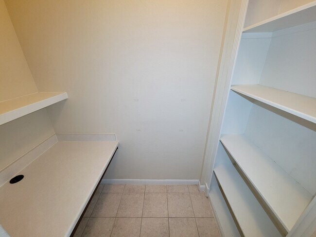 Building Photo - 7575 Kirby Dr