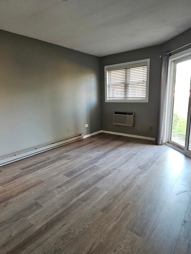 Building Photo - 1354 Cunat Ct