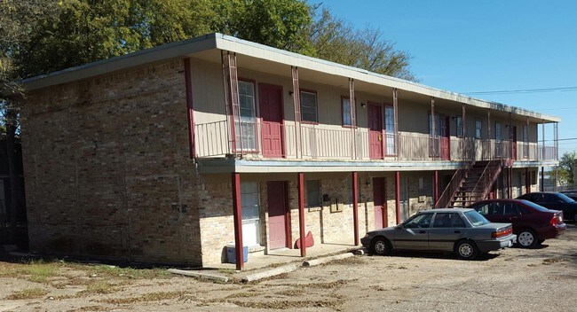 Primary Photo - 1725 Sanger Ave