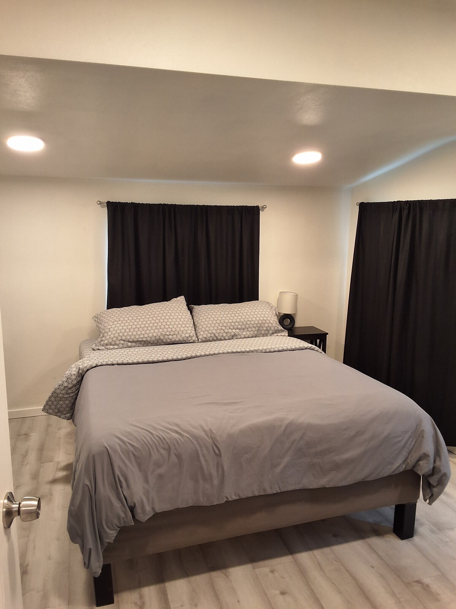 Building Photo - 720 S Southern St