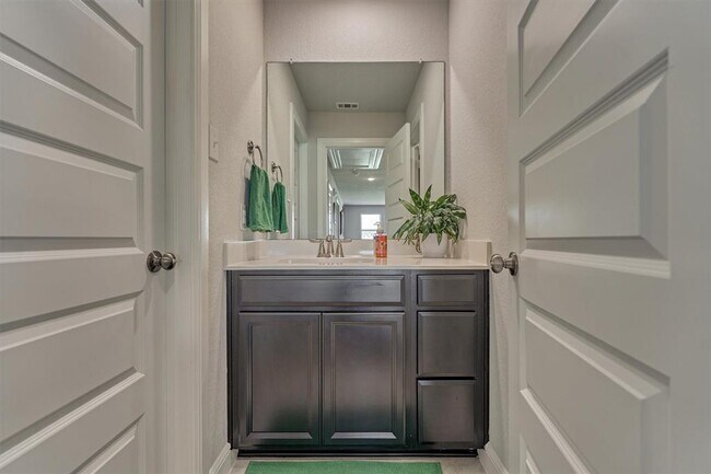 Building Photo - 15846 Weston Ridge Dr