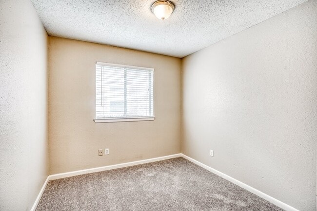 Building Photo - 12214 Flaxen Dr