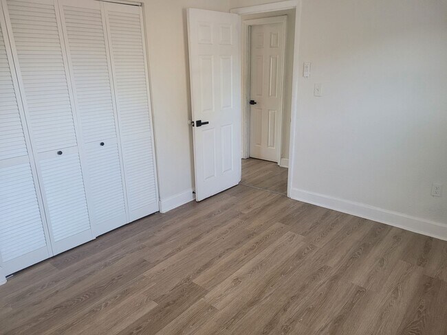 Building Photo - 1236 Dovehill Dr