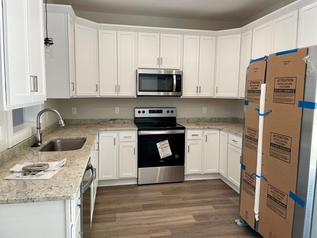 Building Photo - End Unit Luxury Townhouse in Campbell County