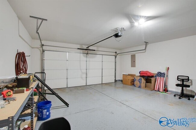 Building Photo - 123 Daymark Dr