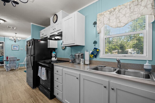 Building Photo - 2585 Fairway Dr SW
