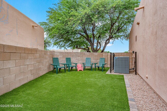 Building Photo - 6486 N Sun Bluff Dr