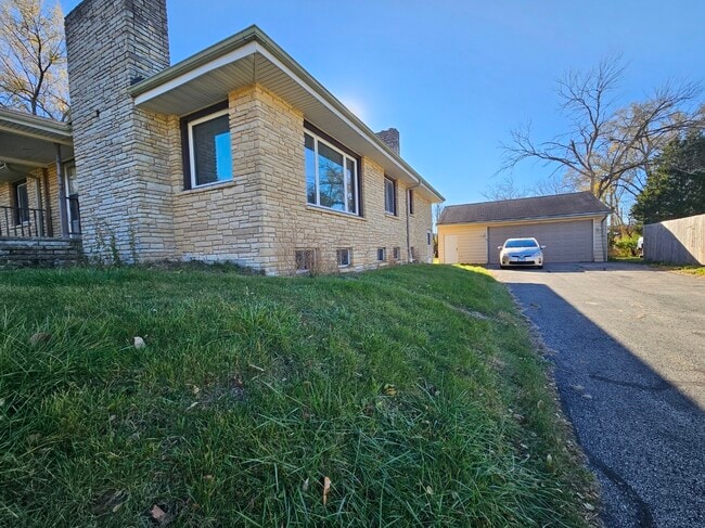 Building Photo - 811 Hoyle Rd