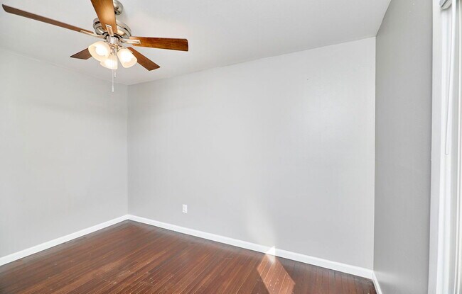 Building Photo - 2365 N Pointe Ln