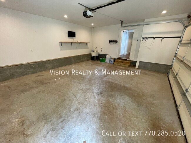 Building Photo - 356 Sinclair Ave NE