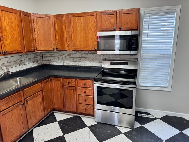 Building Photo - 601 E Indiana St