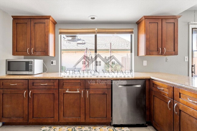 Building Photo - 2142 S Las Palmas