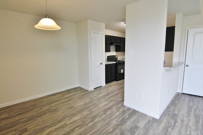 Building Photo - 4023 Rose Mary Bend