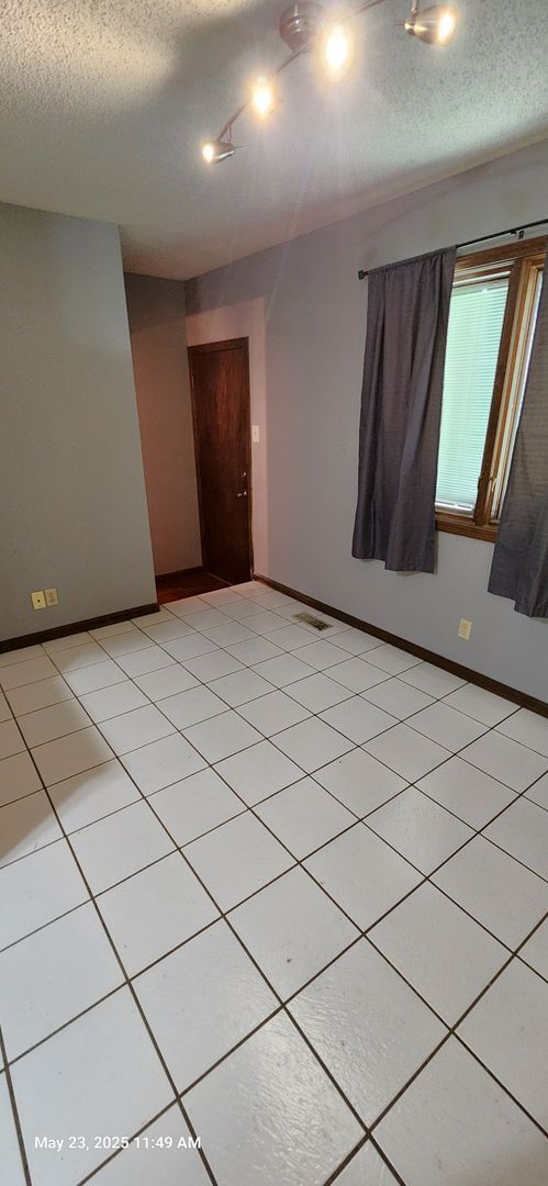 Building Photo - You'll love this 2BR + bsmt bonus rooms ra...