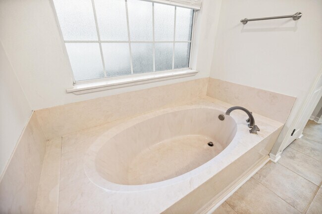 Building Photo - 1641 Parkside Cir