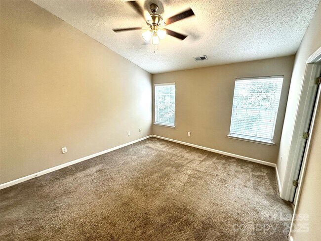 Building Photo - 8708 Laurel Run Dr