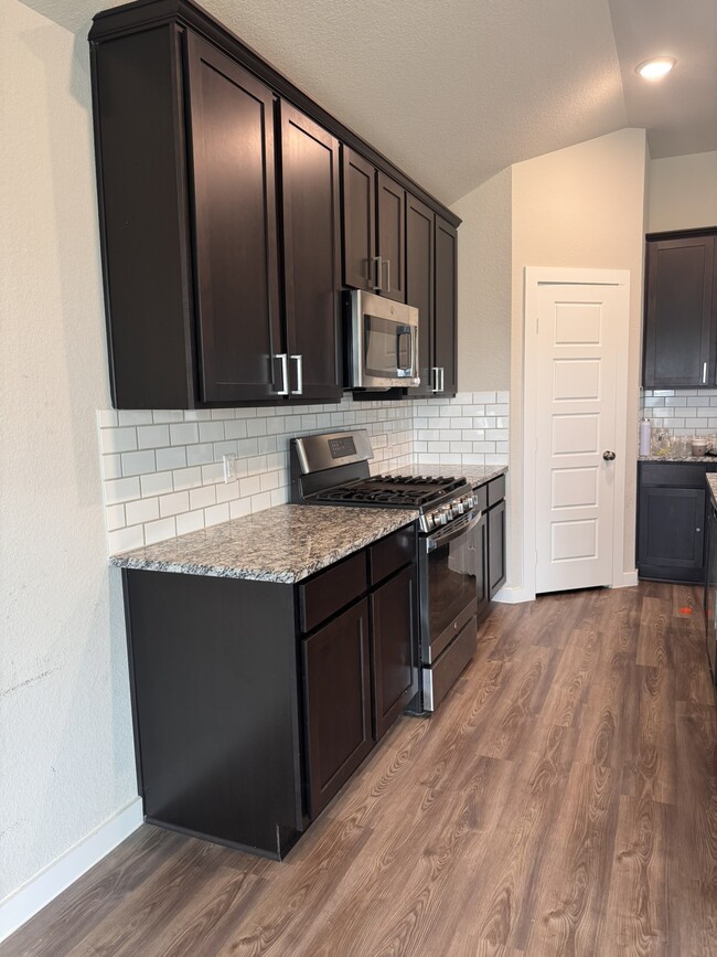 Building Photo - 5017 Evergreen Dr