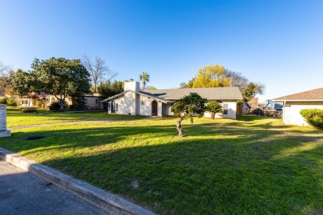 Building Photo - BEAUTIFULLY RENOVATED ONE STORY HOME IN A ...