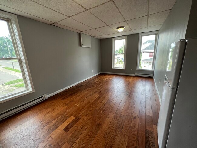 kitchen/living room - 219 N Cedar St