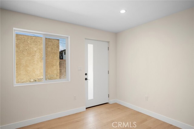 Building Photo - 1009 W Angeleno Ave