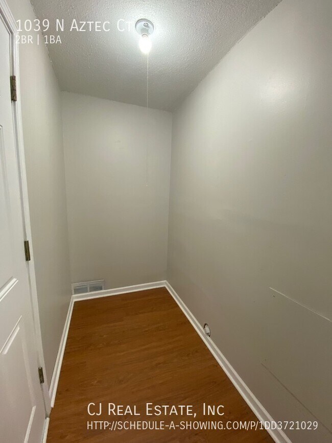Building Photo - 1039 N Aztec Ct