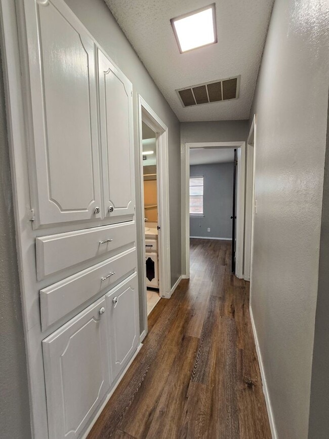 Building Photo - 3 Bedroom 2 Bath home in Shawnee!