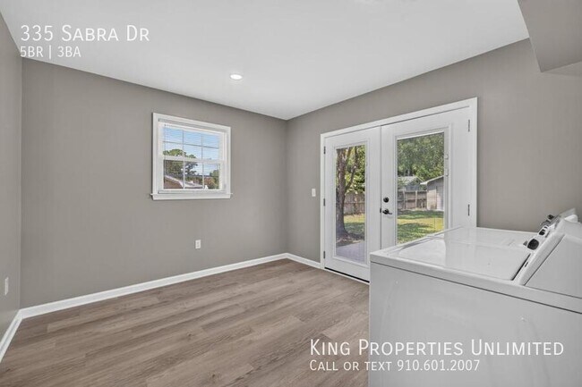 Building Photo - 335 Sabra Dr