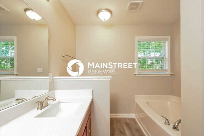 Building Photo - 4 Bedroom Pet-Friendly Home in ANGIER, NC ...