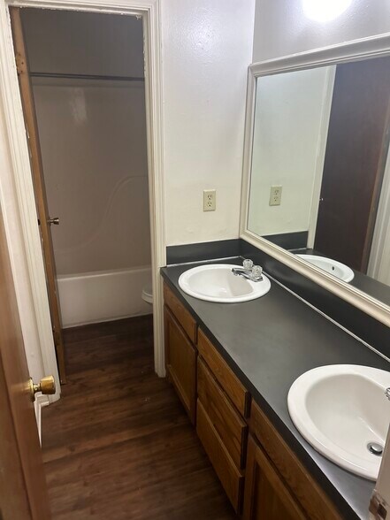 Building Photo - 103 Willow Ridge Dr