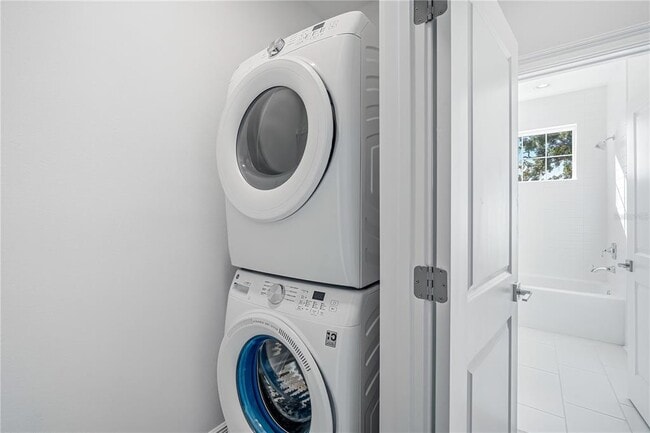 Building Photo - 2409 W Fig St