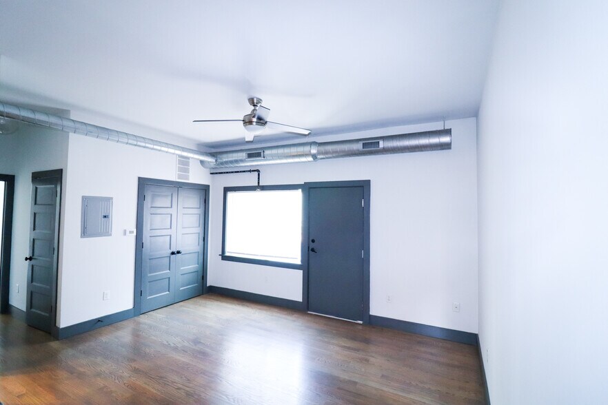 Building Photo - 2616 Short Vine St