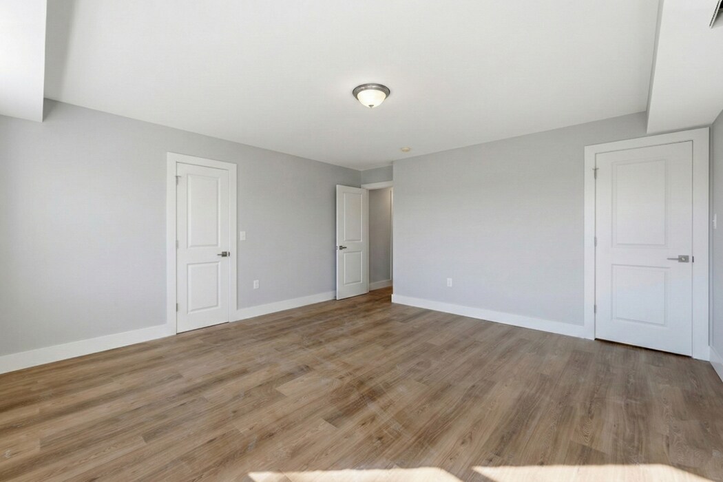 Building Photo - 3926 10th St NE