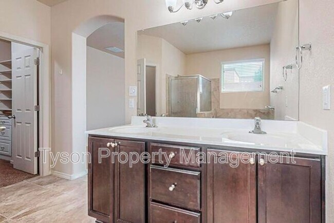 Building Photo - 2621 Cerro Chafo Rd SE