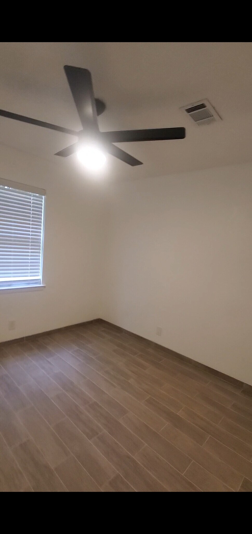 Building Photo - 549 NW Renfro St