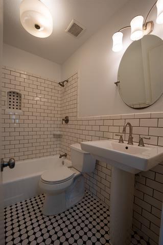 Building Photo - 1017 N Houston St