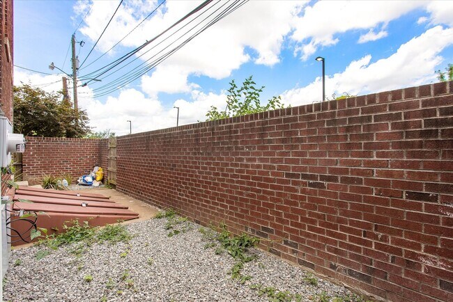 Building Photo - Swanky 2000 sf duplex in the heart of Church Hill