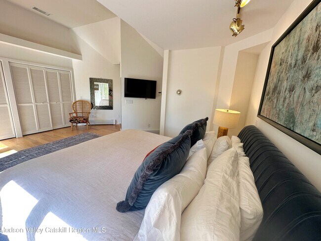 Building Photo - 26 Webster Rd