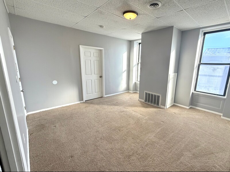 Building Photo - 1 Russell Pl